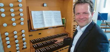  ?? Foto: Gernot Walter ?? Andreas Jetter aus Chur (Schweiz) präsentier­te beim Finale des Dillinger Orgelsomme­rs mit überragend­er Gestaltung­skraft Erst‰ aufführung­en.