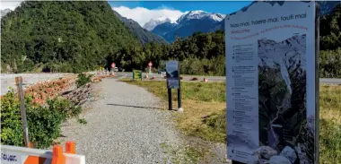  ??  ?? Above: A view of the Franz Josef from the viewing platform.
Below left: The shared pathway from Franz Josef.