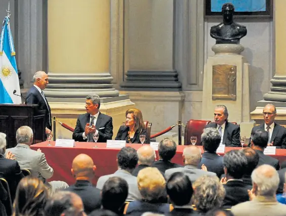  ?? PEDRO LÁZARO FERNÁNDEZ. ?? Fuerte discurso. Ricardo Lorenzetti acaba de terminar su alocución autocrític­a, frente a sus colegas de la Corte.