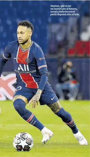  ?? Franck Fife / AFP ?? Neymar, que va ser un martiri per al Bayern, encara Alaba durant el partit disputat ahir a París.