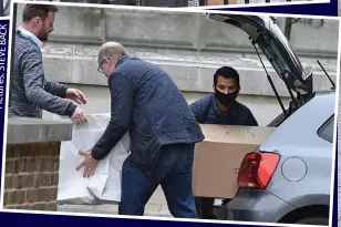  ?? Pictures: STEVEN BACK ?? Delivery day: The Daylesford shopping is unloaded at the rear of No10