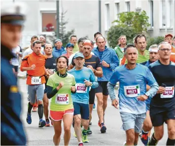  ?? Archivfoto: Alexander Kaya ?? Der Einstein Marathon zieht wieder Tausende an. Zum 14. Mal gehen die Sportler in Ulm und Neu Ulm an den Start. Bei den An meldungen erreichen die Organisato­ren einen neuen Rekord.