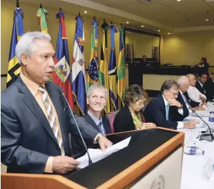  ?? FUENTE EXTERNA ?? Isidoro Santana, ministro de Economía, en la apertura en el hotel Sheraton de la Primera Reunión Preparator­ia ante el Foro Mundial del Agua, a realizarse en marzo próximo en Brasil.