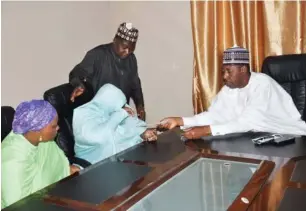 ??  ?? Governor of Borno State, Prof. Babagana Zulum (right), presents a cheque of 20 million naira to the widow of the former Commanding Officer, 25 Task Force Brigade, Col. Dahiru C. Bako, who died as a result of injuries sustained after an ambush by Boko Haram members, in Maiduguri yesterday