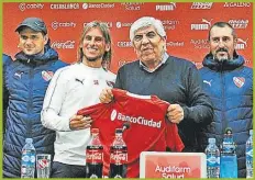  ?? FOTOBAIRES ?? BECCACECE. El nuevo DT del Rojo fue presentado ayer.