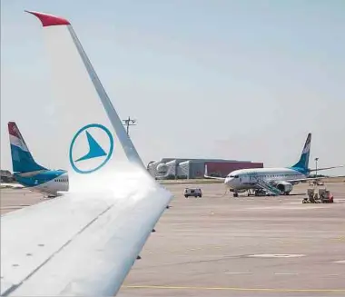  ?? Foto: Guy Jallay ?? Die Luxair hat kürzlich zusätzlich­es Personal eingestell­t. Die Gesellscha­ft hofft, so Flugausfäl­le zu vermeiden.