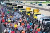  ?? JIM YOUNG / AGENCE FRANCE-PRESSE ?? Protesters shut down the Dan Ryan Expressway during an anti-violence protest calling for gun law reform on Saturday in Chicago.