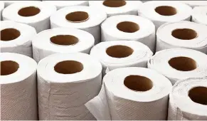  ?? — aFP ?? People who stockpiled toilet paper at the beginning of the Covid-19 pandemic rated highly for certain personalit­y traits.