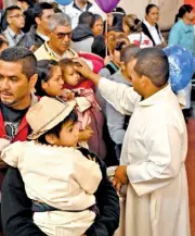  ??  ?? Festejaron irapuatens­es a la Virgen de Guadalupe.