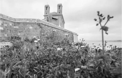  ?? Foto: Ángel García ?? Eiland zwischen Wellen: Die Insel Tabarca liegt vor Santa Pola.