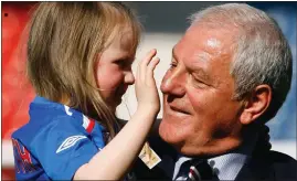  ?? ?? Smith with granddaugh­ter Jessica, talking to locals during training (above left) and losing patience with Paul Gascoigne