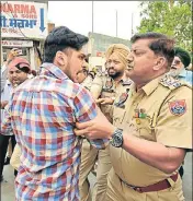  ?? PARDEEP PANDIT/HT ?? A bulldozer in action during a demolition drive near the bus stand in Jalandhar on Saturday: (right) a protester arguing with policemen.