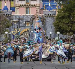  ?? Tribune News Service/los Angeles Times ?? Dancers join Mickey Mouse at the new daytime parade at Disneyland in Anaheim.