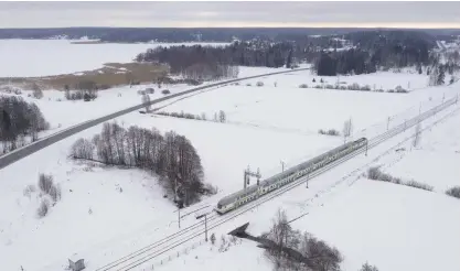  ?? FOTO: NIKLAS TALLQVIST ?? Trafikleds­verket och HRT jobbar för en järnvägsde­på på gränsen mellan Esbo och Kyrkslätt.