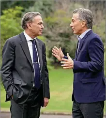  ?? FOTOS: ?? CON TODOS Y TODAS. Pichetto y su ingreso triunfal a la Quinta de Olivos de Macri, hace dos semanas. Poco antes, con sus ex socios del peronismo federal. En la era K, cuchicheos y confianza con Cristina, que lo llamaba “Mike”.