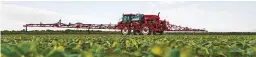  ?? ?? WATERSLIM. Case IH se reeks Patriot®-spuite kan nou toegerus word met die AccuTurn- outomaties­e wenakkerdr­aai-tegnologie en die RS1-stuurstels­el-opsie.
FOTO’S: CASE IH