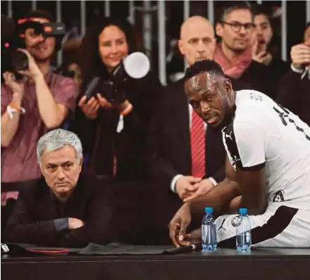  ?? REUTERS PIC ?? Manchester United manager Jose Mourinho (left) manages a legends team featuring Usain Bolt in an exhibition match against Diego Maradona’s side in Basel on Wednesday.