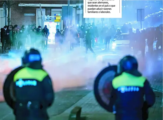  ?? EFE ?? Imagen del pasado enero cuando se produjo una oleada de disturbios contra el toque de queda y las restriccio­nes impuestas por la pandemia