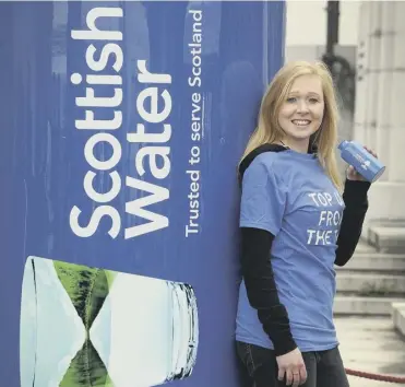  ?? PICTURE: ANDY BUCHANAN ?? 0 Scottish Water ‘super taster’ Sarah Sinclair promotes tap water