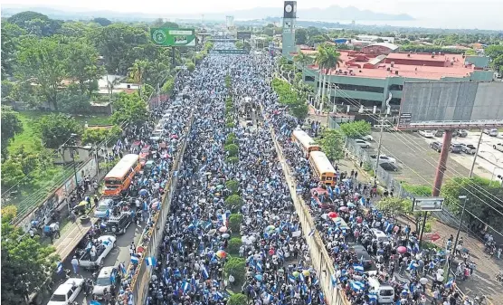  ?? Twitter dora romero ?? Managua fue paralizada ayer por una masiva marcha que exigió al gobierno sandinista el fin de la represión