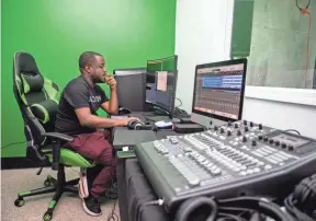  ?? ARIEL COBBERT/ COMMERCIAL APPEAL ?? Traffic manager, Jeremy Mcknight, works in the control room at Kudzukian Podcast company new headquarte­rs in Cordova, Tenn., on Tuesday.