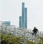  ?? CHRIS SWEDA/CHICAGO TRIBUNE ?? Constructi­on continues between Columbus and Michigan at Ida B. Wells Dr. on June 14 in preparatio­n for the upcoming NASCAR street race.