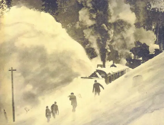  ?? Kaiser Family Collection; Dr. Sandra F. Mather Archives, Breckenrid­ge Heritage Alliance ?? A historical photo shows a rotary snowplow in action. The plows were a lifeline for mining towns like Breckenrid­ge.