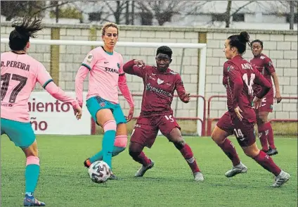  ?? FOTO: EDFL ?? Kheira Hamraoui marcó el 0-2 en la victoria contra el Logroño y volvió a completar un gran partido saliendo de titular