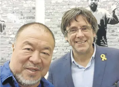  ?? TWITTER ?? Encuentro Puigdemont y el artista disidente chino Ai Weiwei, juntos en Berlín.