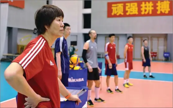  ?? HE ZONGWEN / FOR CHINA DAILY ?? Team China head coach Lang Ping admits the lack of competitiv­e action over the last year for her players due to the pandemic has been a concern ahead of the defense of their Olympic title in Tokyo this summer.