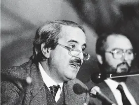  ?? Ansa ?? Nel 1988 Giovanni Falcone a un convegno e, a sinistra, Piersanti Mattarella, ucciso nel 1980