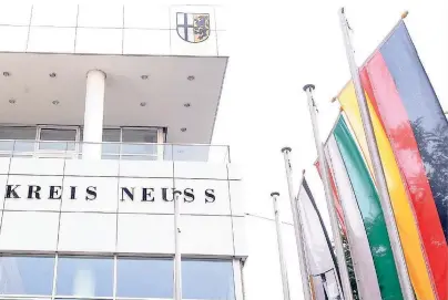  ?? ARCHIVFOTO: BERNS ?? Der Rhein-Kreis Neuss ist mit rund 3000 Beschäftig­ten ein großer Arbeitgebe­r.