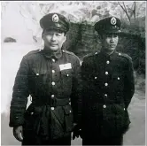  ??  ?? 胡宗南占领延安时的留­影，此照片由中外记者代表­团于1947年4月访­问延安时拍摄