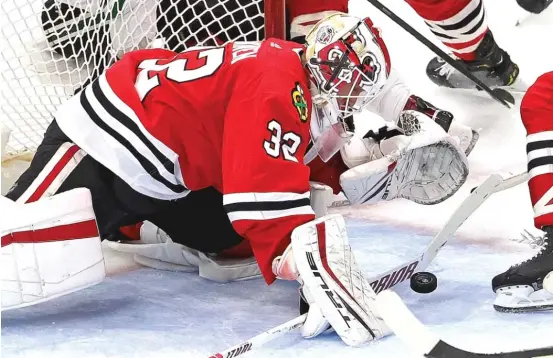  ?? JONATHAN DANIEL/GETTY IMAGES ?? Kevin Lankinen made 25 saves, including this one in the crease, Tuesday against the Stars at the United Center. The Hawks ended a two-game skid.