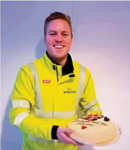  ?? FOTO: PRIVAT ?? KUNNE FEIRE: Andreas Bruflodt feiret kontrakten med kake.