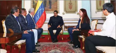  ??  ?? MADURO. Encuentro con gobernador­es opositores.