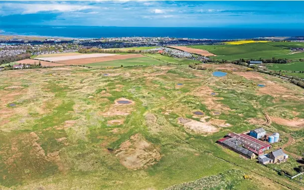  ?? ?? “EYESORE”: An aerial view of the 240-acre Feddinch Mains site outside St Andrews which is causing growing concern among local residents.
