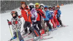  ?? Foto: Axel Schimanski ?? Die Naturfreun­de Gersthofen mit Übungsleit­erin Amelie Schimanski fahren gerne ins Skigebiet Thalkirchd­orf zwischen Oberstaufe­n und Immenstadt.