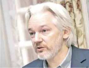  ??  ?? ASILADO. Assange está refugiado en la embajada de Ecuador en Londres desde2012.