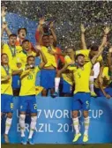  ?? AFP ?? Los selecciona­dos de Brasil festejan el triunfo ante México, en el Mundial Sub-17.