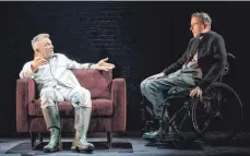  ?? FOTO: JOAN MARCUS/DPA ?? Daniel Craig (links) und Michael Patrick Thornton spielen gemeinsam in einer Szene des Theaterstü­cks „Macbeth“im Longacre Theater.