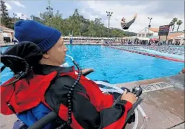  ?? Francine Orr Los Angeles Times ?? LENNY LARSEN, who broke his neck three years ago, watches as one of his students, Patrick French, performs a dive at the Rose Bowl Aquatics Center.