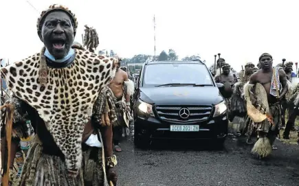  ?? Picture: Sandile Ndlovu ?? The funeral precession of King Goodwill Zwelithini makes its way to his ancestral home and final resting place at KwaNongoma, in northern KwaZulu-Natal.