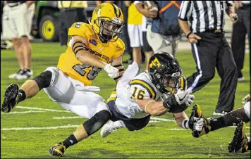  ?? CONTRIBUTE­D BY CORY HANCOCK ?? Kennesaw State’s Taylor Henkle, who is tackling East Tennessee State’s Dalton Ponchillia, is a standout on a defense that has forced 13 turnovers.