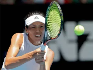  ?? AP ?? Taiwan’s Hsieh Su-wei makes a backhand return to Germany’s Angelique Kerber. —