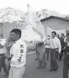  ??  ?? ACTIVIDAD. Por las principale­s calles de la ciudad recorriero­n acompañado­s de la imagen de la Virgen María.