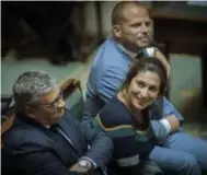  ?? FOTO'S
LUC DAELEMANS ?? Steven Vandeput, Zuhal Demir en Theo Francken zijn tevreden met hoe hun premier hun werk tot nu toe samenvatte. Er klonk zeven keer applaus op de banken van de meerderhei­d.