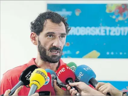  ?? FOTO: FEB ?? Jorge Garbajosa, presidente de la FEB, atendiendo a los medios ayer, en la previa del debut de España en el Eurobasket