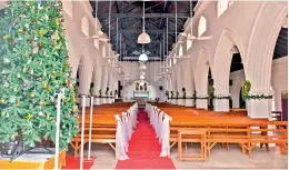  ?? —
DEEPAK DESHPANDE ?? With hardly a few days left, the All Saints Church in Trimulgher­ry begins preparatio­ns for the Christmas season with food festivals, cake making and decoration­s.