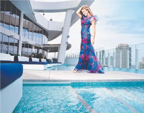  ?? Picture: LUKE MARSDEN ?? Laura Csortan checks out the infinity pool at the new Nineteen at the Star bar and restaurant on The Darling rooftop.